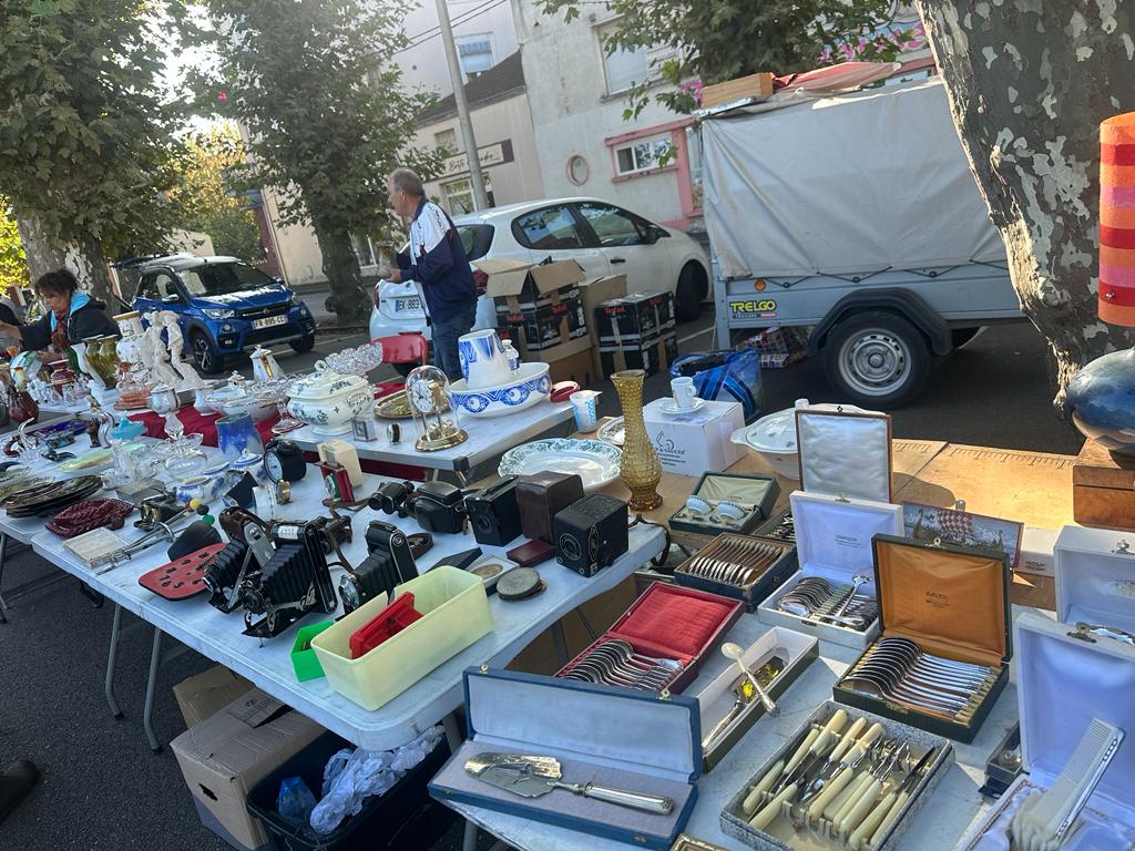 Vide Grenier on the Canal du Centre