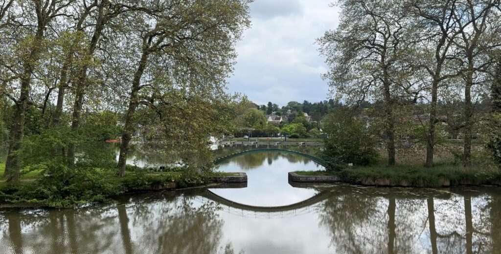 Canal latéral à la Loire.